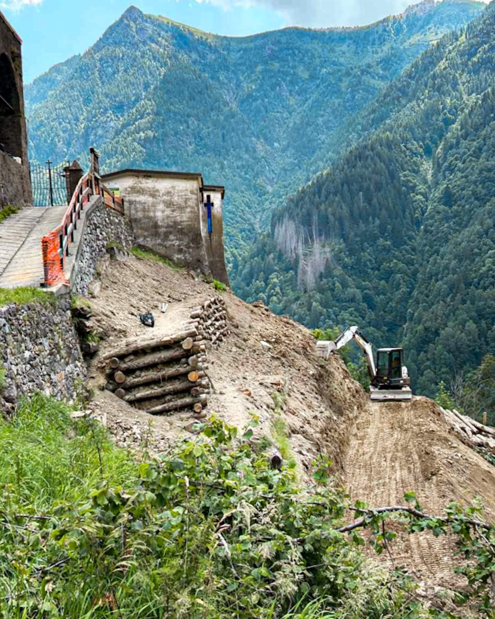 Movimento terra · Carpenteria · Opere edili, stradali e marittime